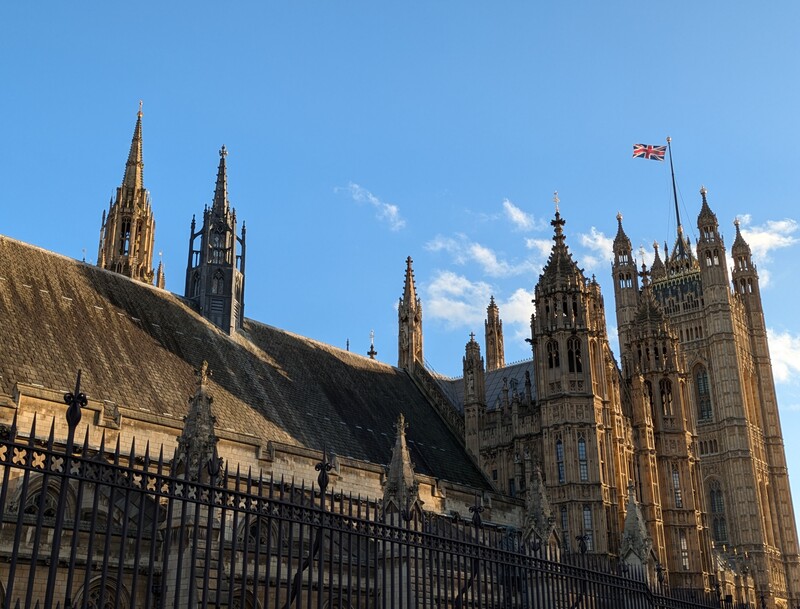 英國國會下議院28日無異議通過動議，指出1971年聯合國大會第2758號決議未確立中華人民共和國對台灣的主權、否定北京對決議的扭曲詮釋。 (圖：中央社)