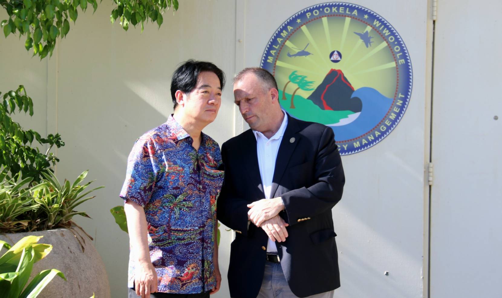 賴清德總統前往夏州急難管理署參訪，夏威夷州州長格林熱情接待。(歐陽夢萍 攝)