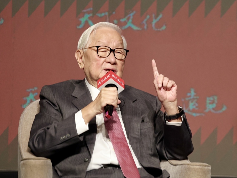 台積電創辦人張忠謀9日出席自傳下冊發表會，提及即便當年黃仁勳有興趣接台積電執行長，後續也要過不少關。(圖：中央社)