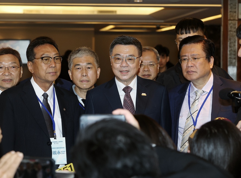 行政院長卓榮泰(前中)10日上午出席2024行政院長與商業領袖座談會。(圖：中央社)