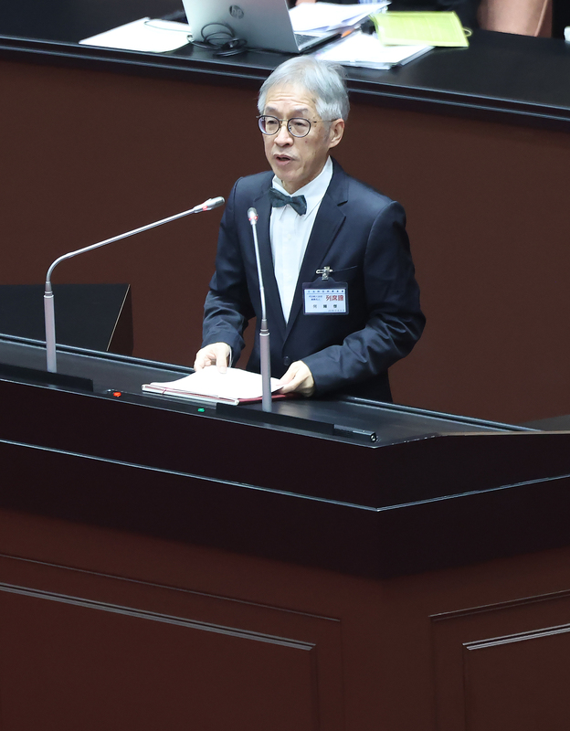 立法院全院委員會11日上午持續審查司法院大法官人事案，大法官被提名人何賴傑（圖）列席，並上台進行口頭報告。 (圖：中央社)