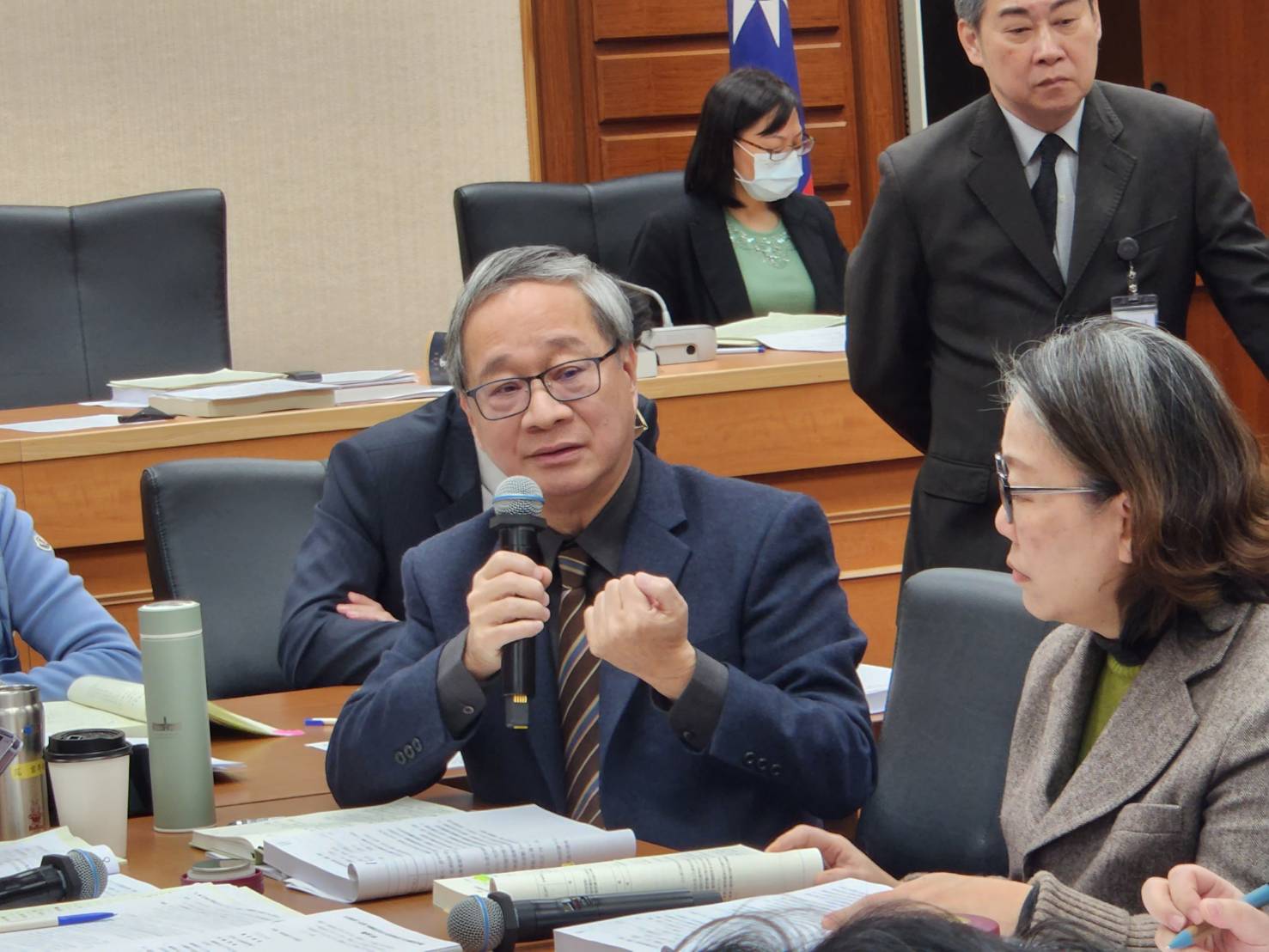 文化部傳出霸凌事件，部長李遠16日在立法院教委會澄清，不是要具名檢舉而是要具體事實，也強調文化部一定會重視，希望外界有信心。(江昭倫 攝)