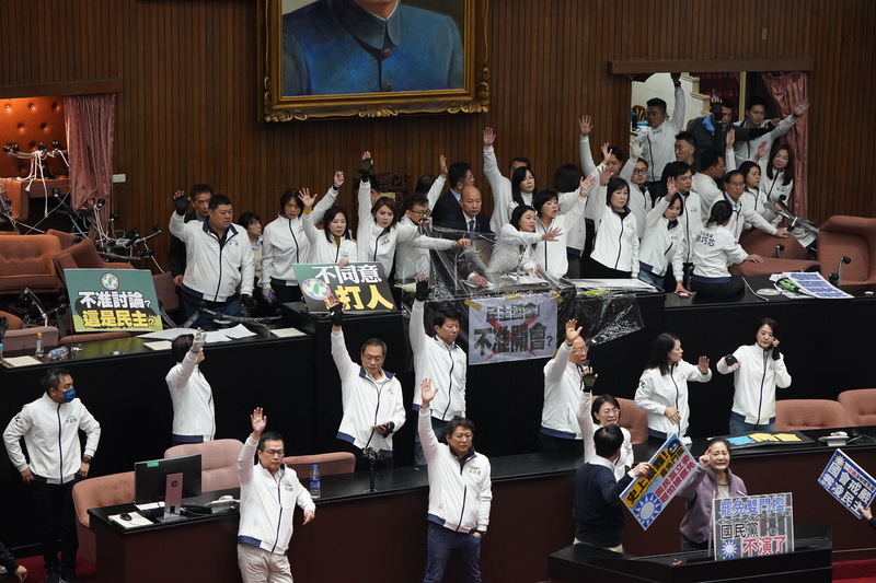 「經濟學人」報導指出，朝野對立僵局造成內耗，有癱瘓政府的可能，而台灣這般亂局正中北京當局下懷。(圖：中央社)