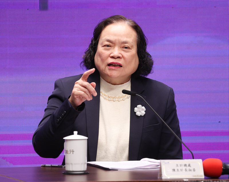 財政收支劃分法20日在藍白立委聯手下三讀修正通過，針對新版「財劃法」行政院23日在新聞中心舉行說明記者會，行政院主計總處主計長陳淑姿（圖）出席，並回應媒體提問。 (圖：中央社)