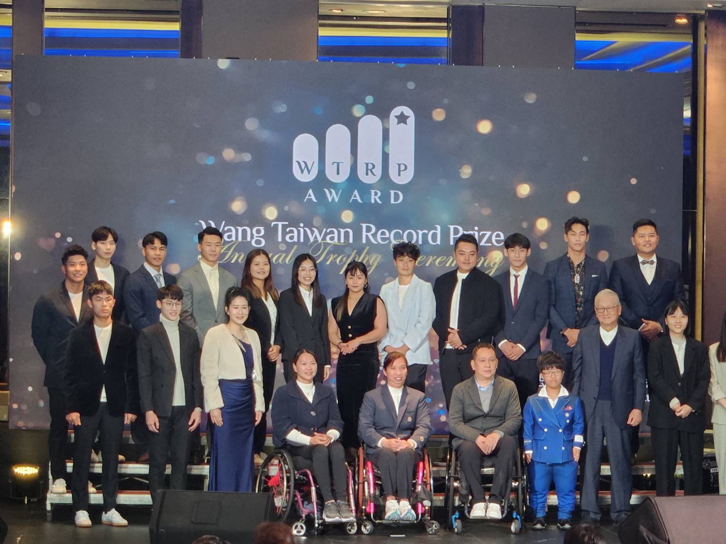 首屆「王楊嬌體育賽事創紀錄獎」23日舉行盛大頒獎典禮，共有25位奧運、帕運選手獲獎，總獎金突破新台幣1300萬。(江昭倫 攝)