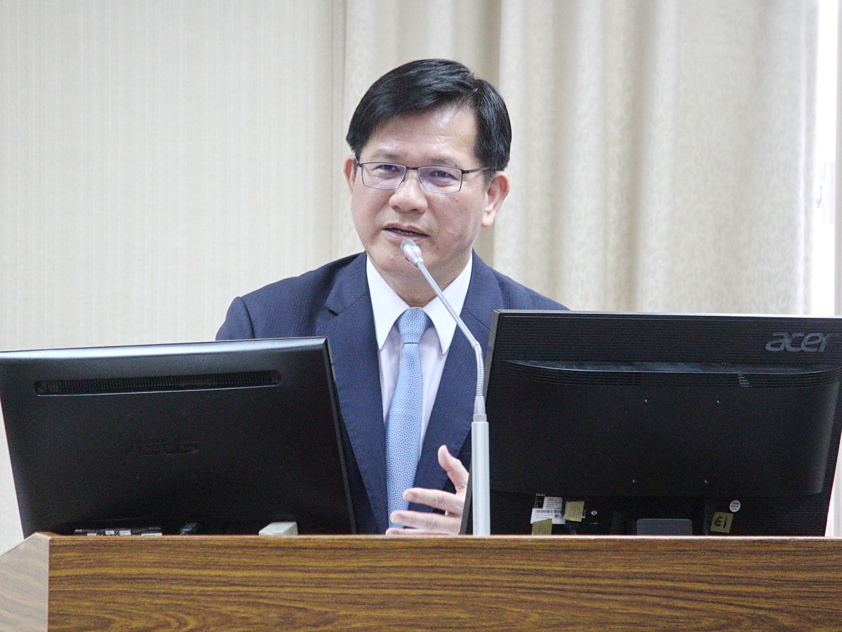 針對新版財劃法，外長林佳龍25日在立法院外交委員會答詢表示，以明年度預算為例，會明顯直接衝擊到外交工作 (央廣記者王照坤 攝)