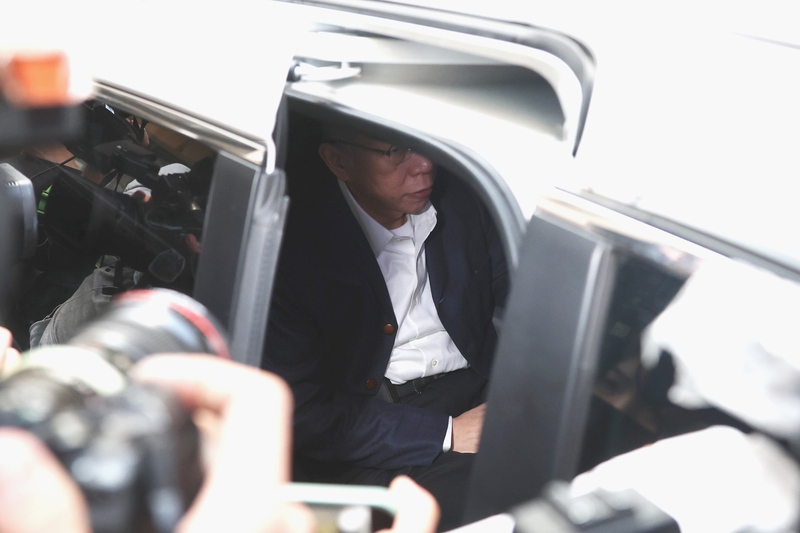 監察院廉政委員會今天(19日)審議通過「113年總統、副總統選舉擬參選人柯文哲、吳欣盈政治獻金會計報告書收支情形」查核報告，吳欣盈免罰，柯文哲(後)則裁處罰鍰新台幣374萬元、沒入5,579萬3,888元。(資料照：中央社)