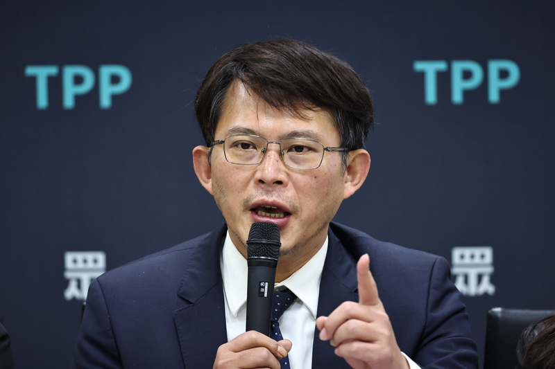 民眾黨代理主席黃國昌3日表示，1月11日是司法節，民眾黨將於進行全國總動員，抗議台灣司法不公。(圖：中央社)