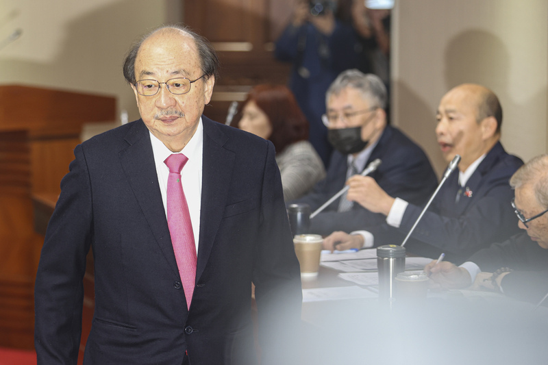 民進黨立法院黨團總召柯建銘(前左)。(圖：中央社)