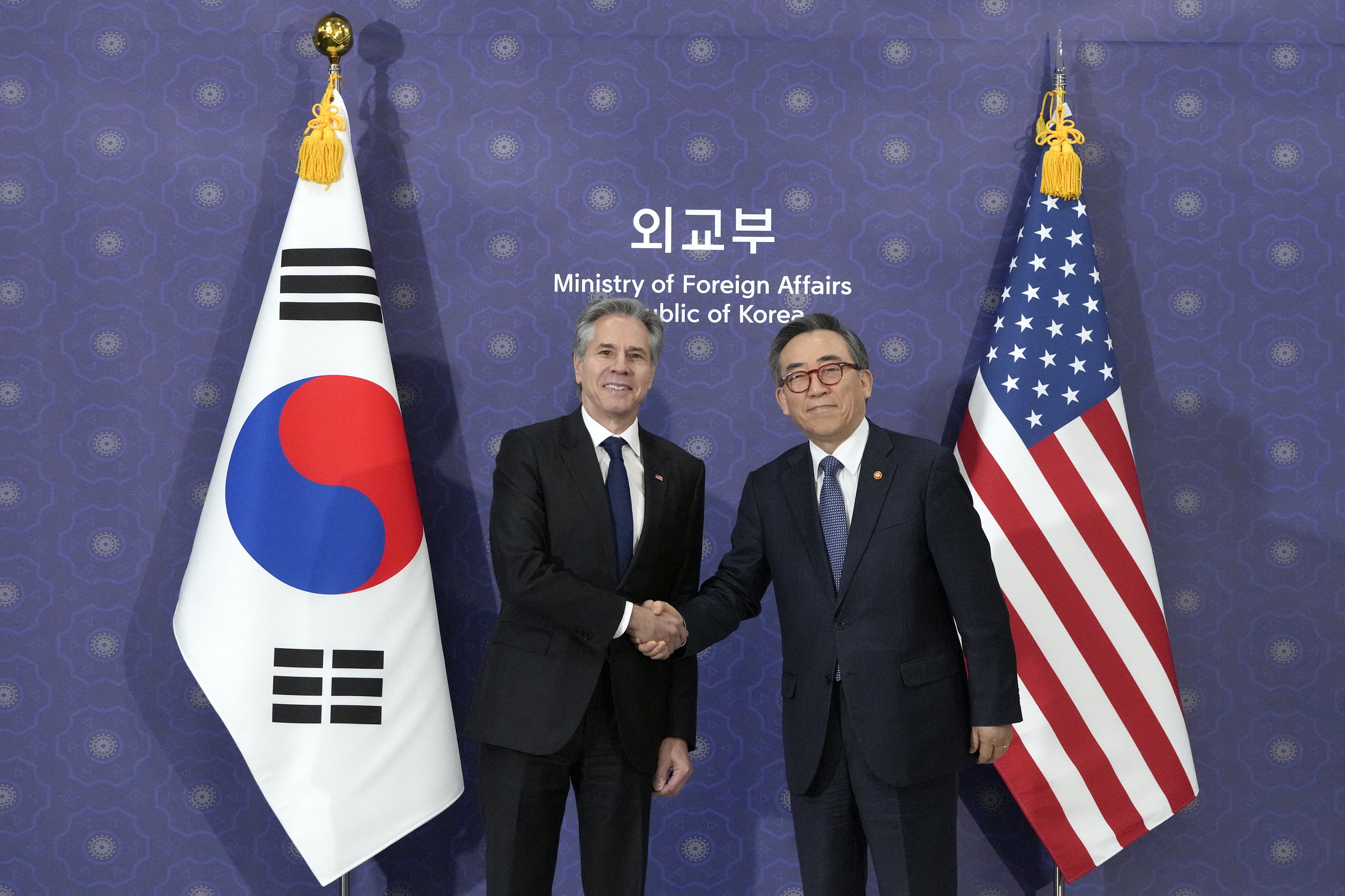 美國國務卿布林肯(Antony Blinken，左)、南韓外交部長趙兌烈(Cho Tae-yul，右)。(AFP)