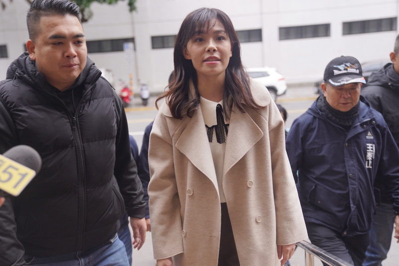 新竹市長高虹安(停職中)。(圖左二/中央社資料照)