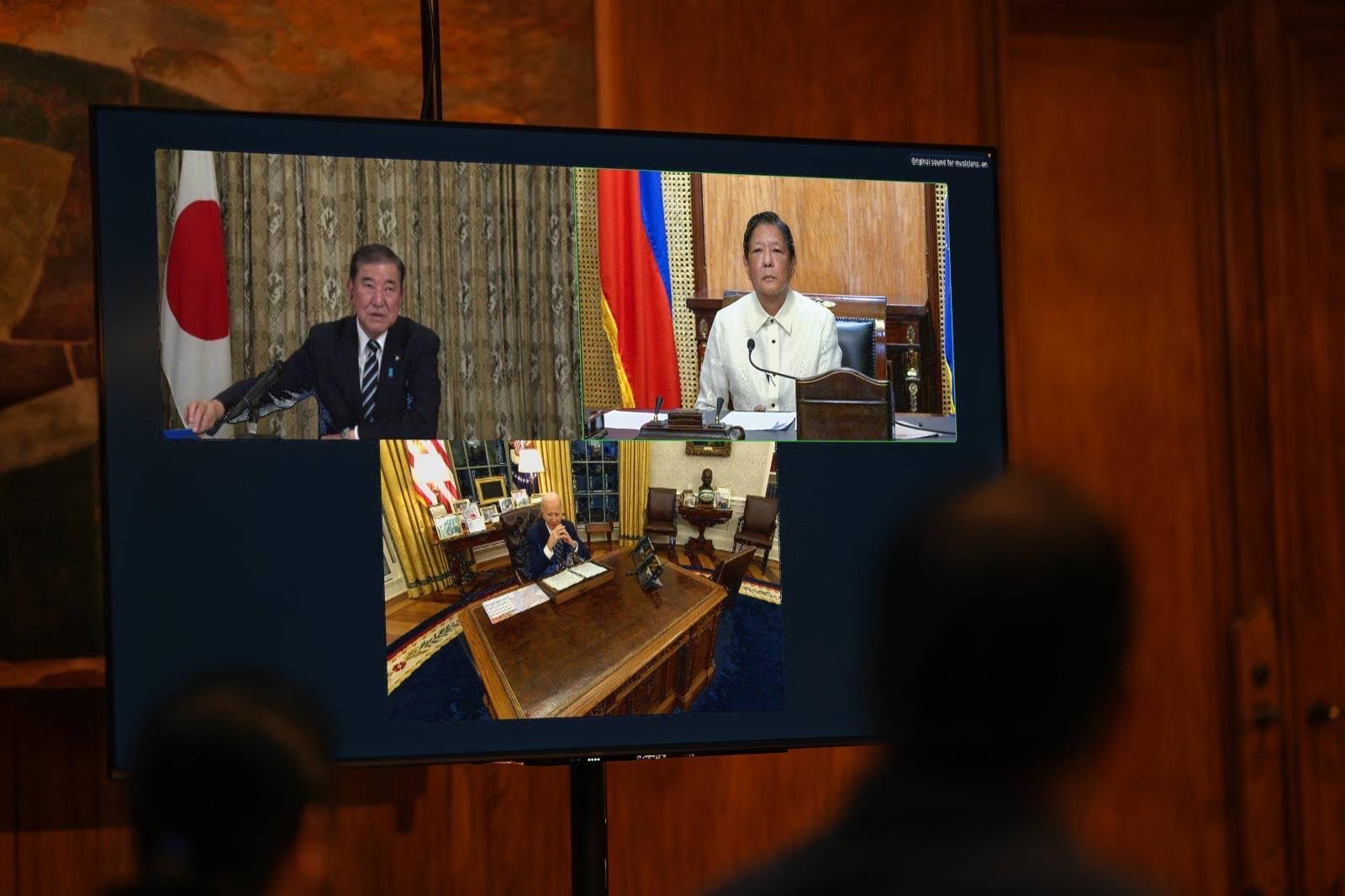 日本首相石破茂、菲律賓總統小馬可仕以及美國總統拜登13日上午透過三方通話進行了一場虛擬會談。(圖：pcogovph fb)