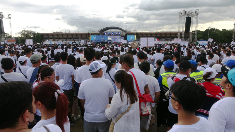 菲律賓宗教團體「基督堂教會」13日在馬尼拉灣畔舉行「和平集會」，號稱150萬人參加。 (圖：中央社)