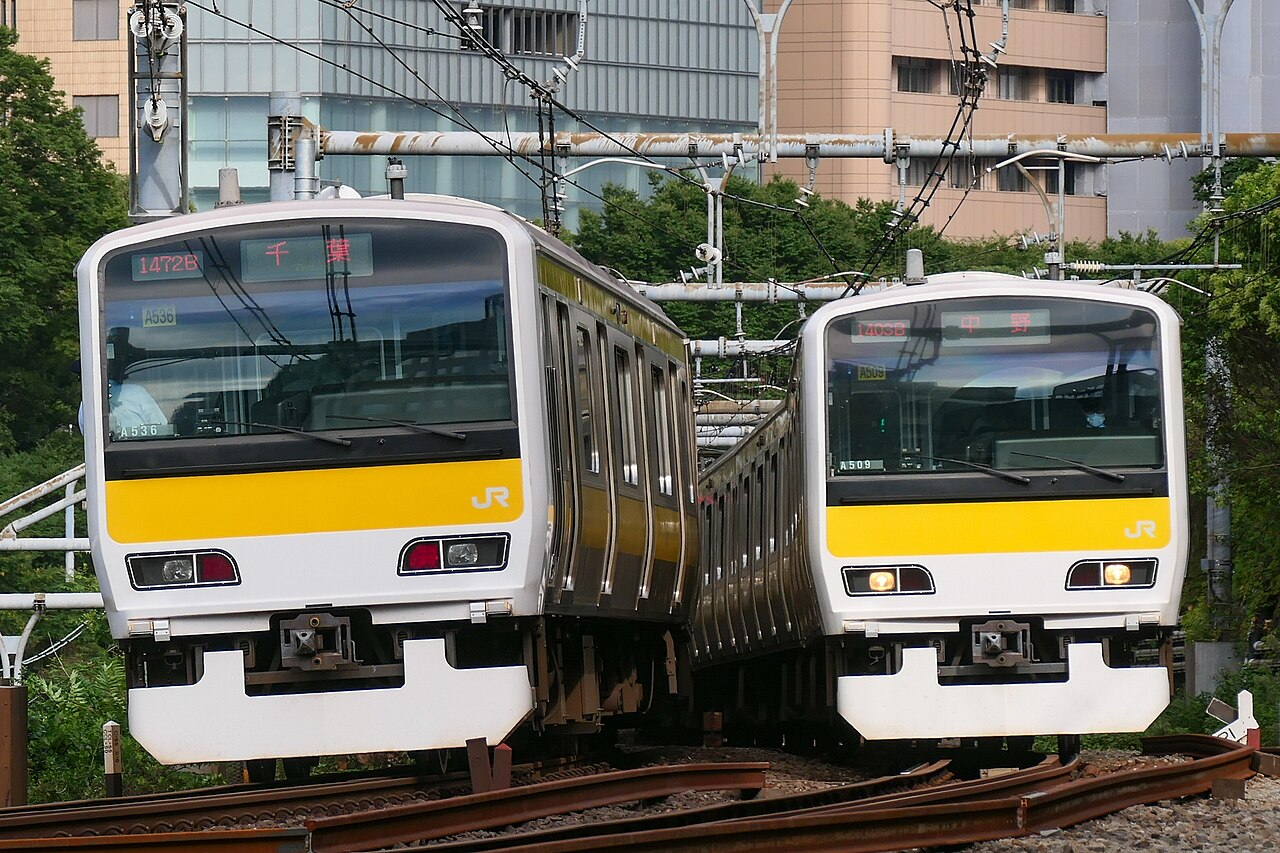 「中央‧總武線各站停車」列車。(圖：取自維基百科)