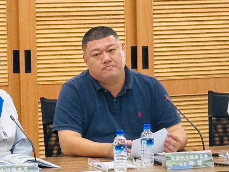 國民黨立委游顥提案縮短中配取得身分證年限，從6年改為4年。(FB@游顥)