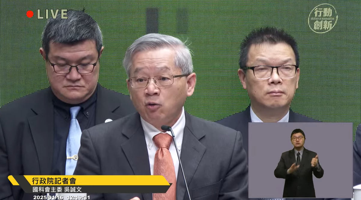 針對國科會今年度業務費預算遭凍結7成，國科會主委吳誠文（圖）喊話勿影響台灣科研發展。(翻攝直播畫面)
