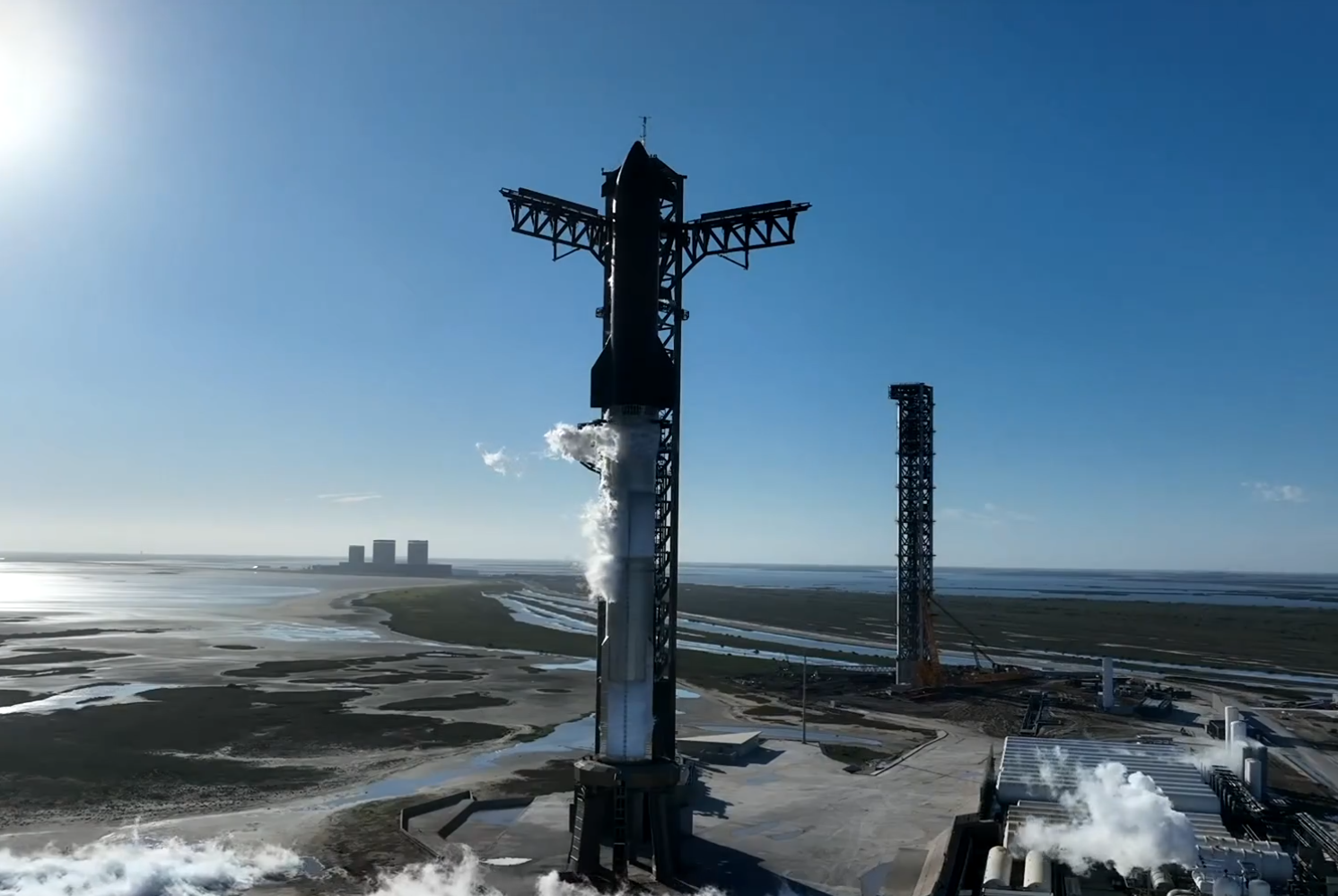 美國太空探索科技公司(SpaceX)「星艦」(Starship)火箭16日在德州發射，為SpaceX第7次星艦試飛。(翻攝SpaceX官網)