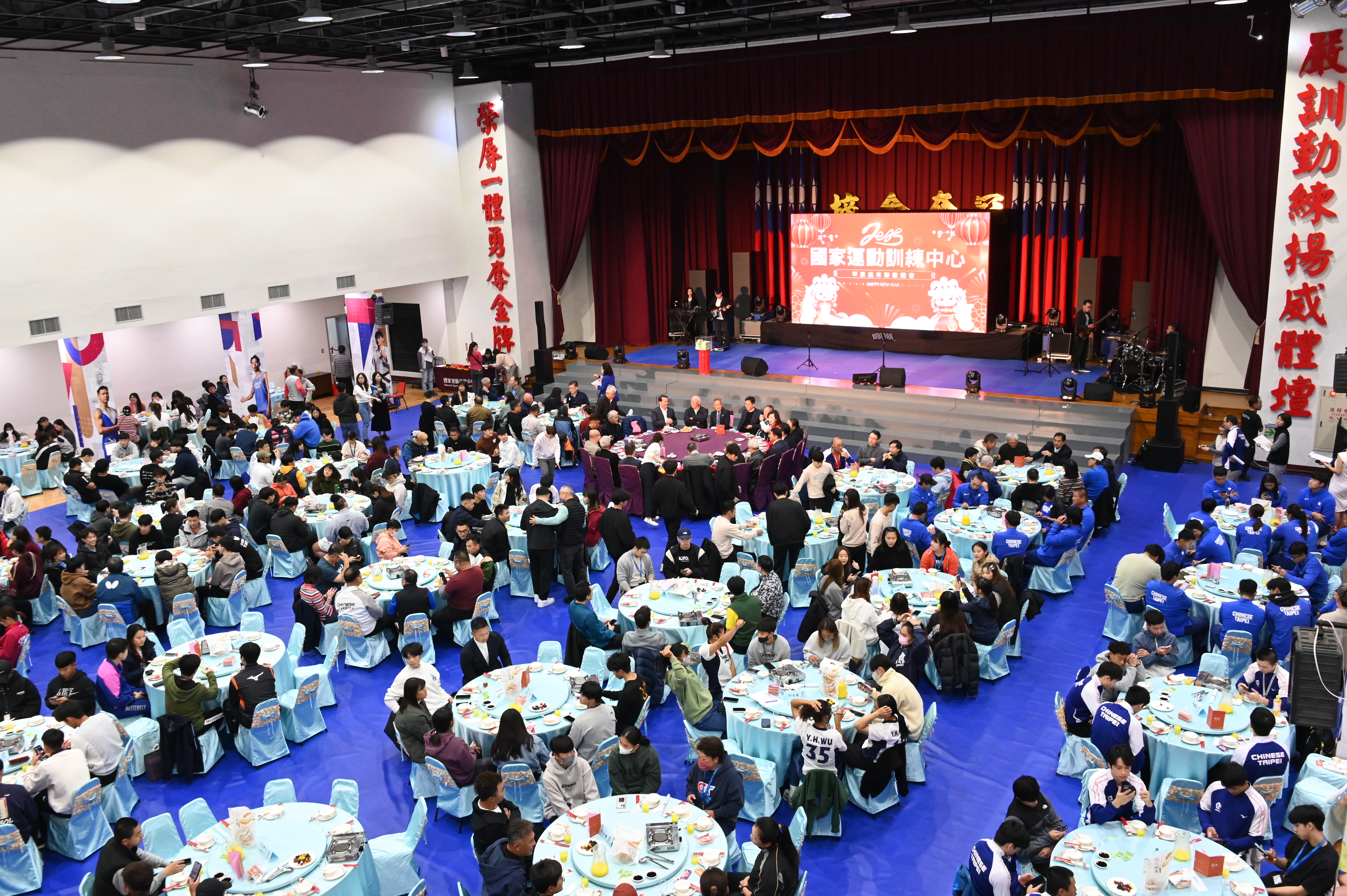 國訓中心17日晚間舉辦尾牙，慰勞培訓隊教練、選手、役男以及後勤支援團隊過去一整年的辛苦。(國訓中心提供)