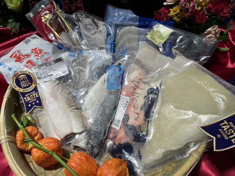 漁業署19日表示，春節前5天魚貨供應充足，交易量從平日每天300公噸提升至400公噸，增加3成3；13處消費地魚市場114年1月1日到15日交易均價比近3年節前同期跌2.5%。(圖：中央社)