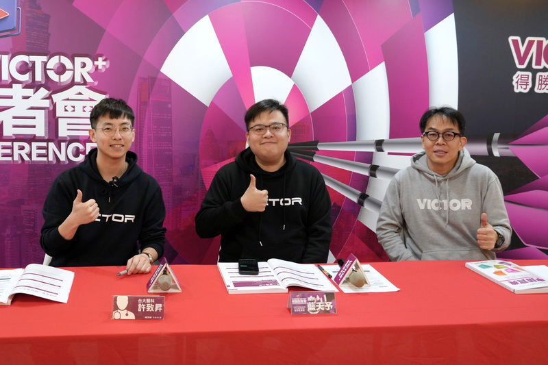 114學年度學科能力測驗各科20日全數考完，得勝者文教邀集多名補教、高中教師，一同分析學測各科試題難易度，推估二、三類組校系申請入學第1階段門檻大致和113年一致；一類組有採計數學B和社會的校系，門檻可能會提升1級分。左起為升學輔導專家許致昇、藍天予、劉駿豪。 (圖：中央社)