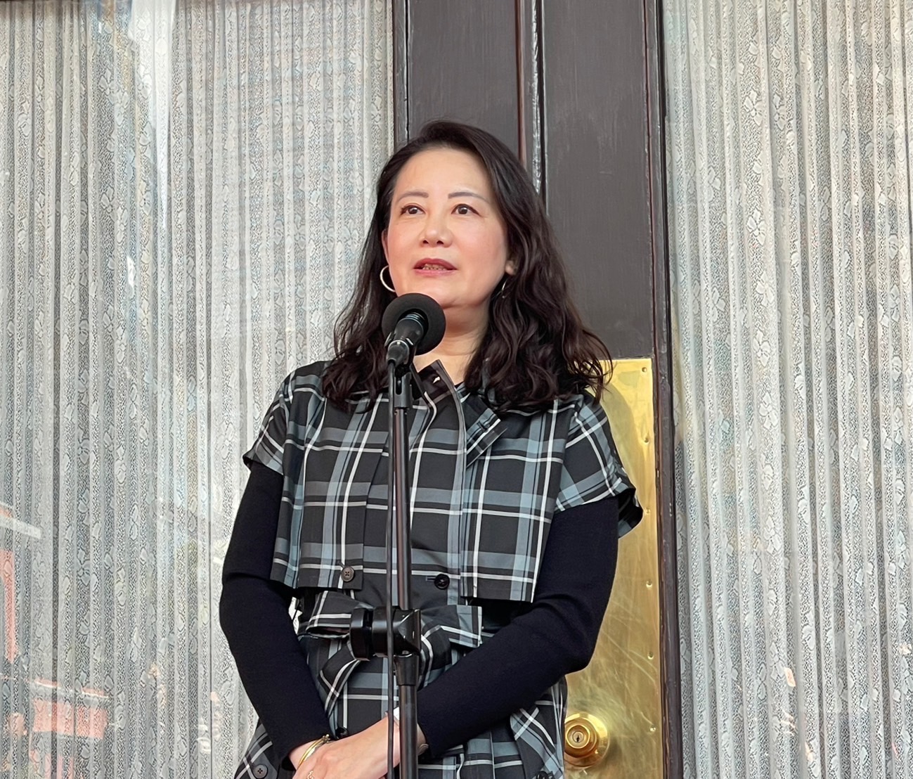 民進黨團幹事長吳思瑤21日在立法院三讀通過114年度(2025年)中央政府總預算案後，痛批在野黨惡意報復刪減、凍結預算。(鄭佑漢 攝)