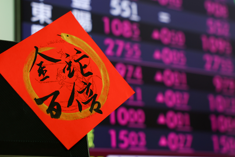 台股5日開高，早盤上漲逾300點，收復23000點關卡。(中央社資料照片)