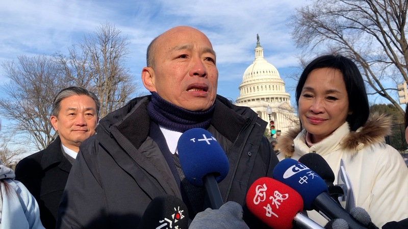 立法院長韓國瑜(中)21日拜訪美國聯邦參眾議員之前受訪。(圖：中央社)