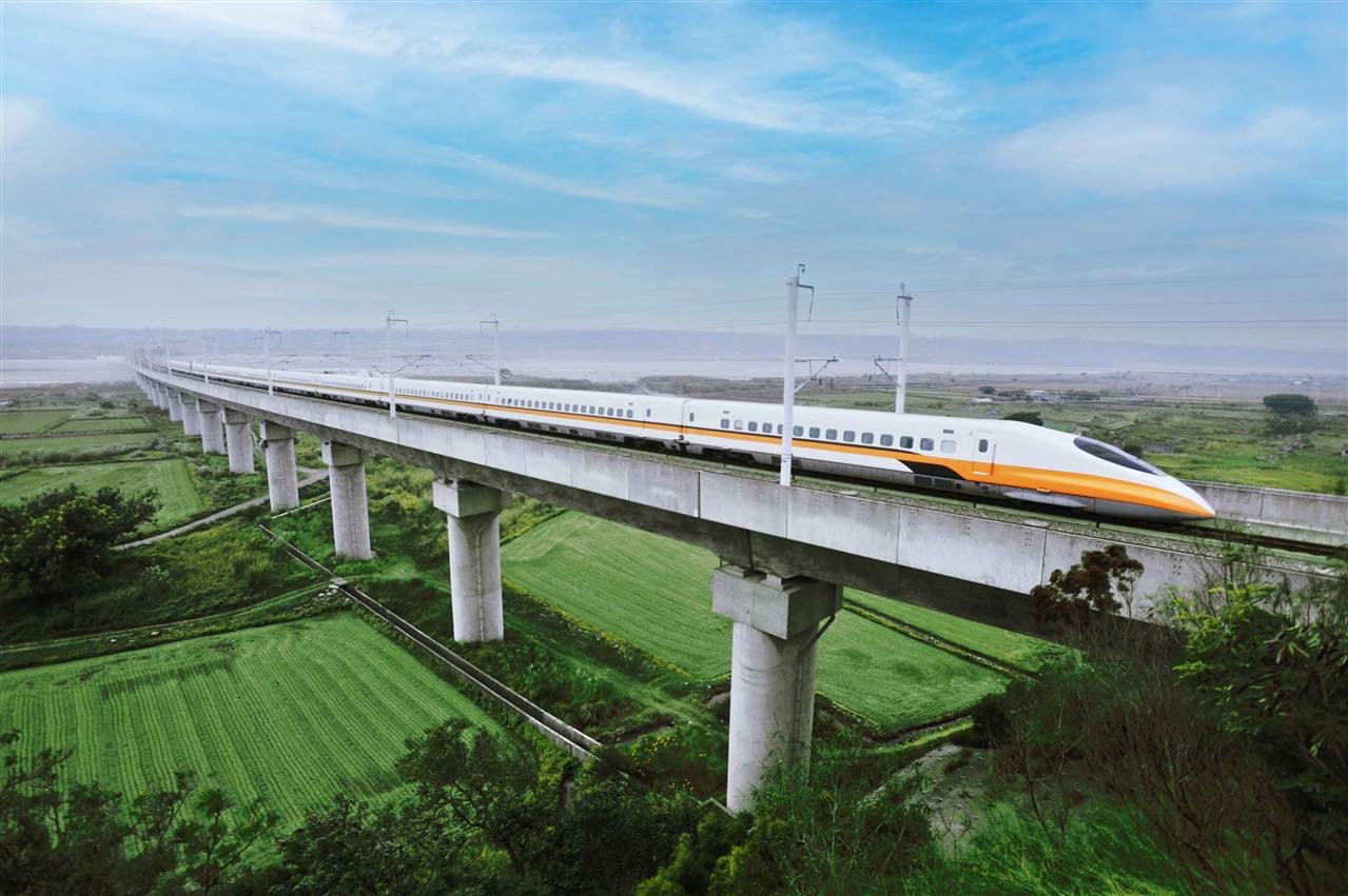 交通部鐵道局長今天(7日)表示，高鐵延伸宜蘭的綜合規劃希望年底前能報行政院，而延伸屏東預定8月重啟綜合規劃及環境影響評估。(資料照/台灣高鐵提供)