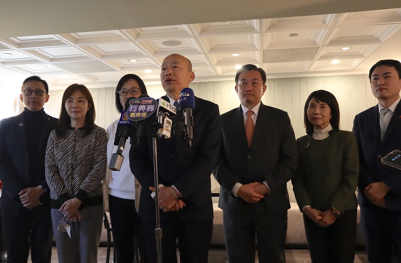 由立法院長韓國瑜率領的跨黨派川普就職慶賀團24日清晨返抵國門。圖為22日在華府與媒體茶敘，分享此行成果。(圖：中央社)