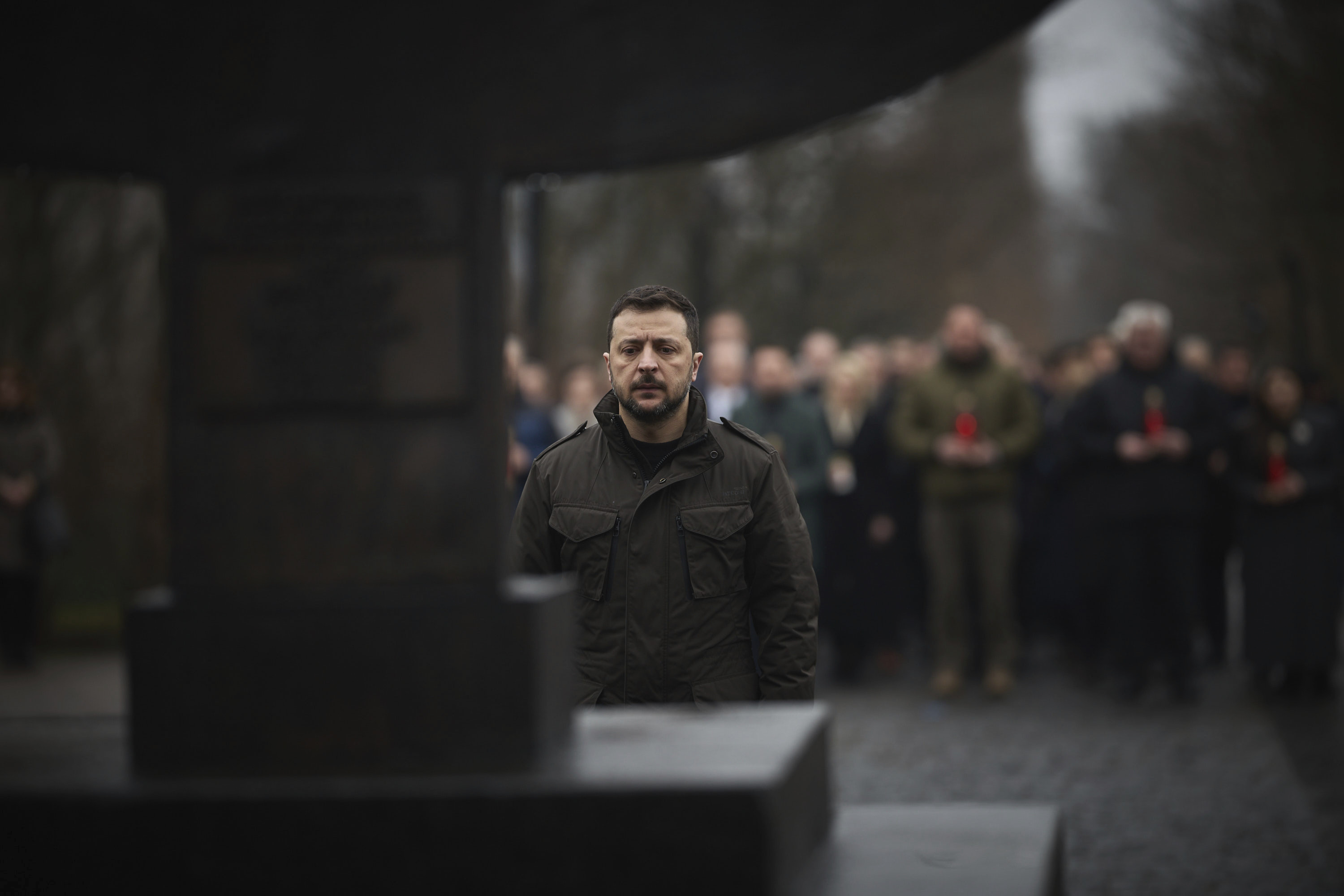 烏克蘭總統澤倫斯基(Volodymyr Zelensky)27日出席紀念奧斯威辛(Auschwitz)集中營解放80週年活動。(美聯社/達志影像)