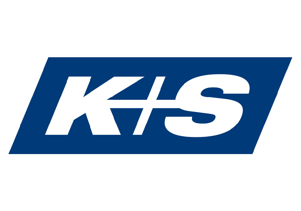 德國鉀鹽集團(K+S)今天(3日)表示，美國即將加徵的進口關稅將對美國農民構成巨大挑戰。圖為鉀鹽集團(K+S)logo。(圖 : 維基百科)