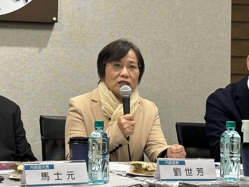 內政部長劉世芳6日表示，有旅行社招攬民眾旅遊後，詢問要不要付錢申請中國身分證，正在查是純粹商業行為或有中國統戰勢力介入。(圖：中央社)