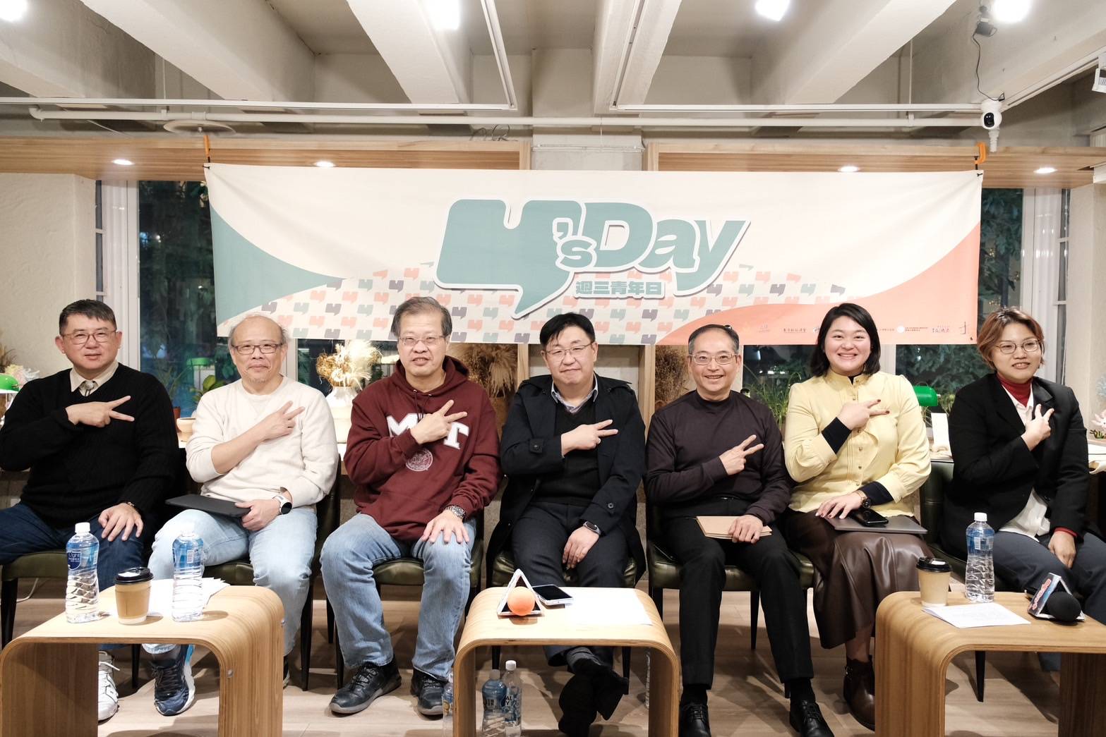 Y’s Day「週三青年日」活動，5日以「財劃法帶地方「發大財」？每個人都該知道的錢袋真相」座談。圖左起羅承宗 陳國樑  劉兆隆 胡博硯 陳志瑋 沈夙崢 郭玫岑。(台灣智庫提供)