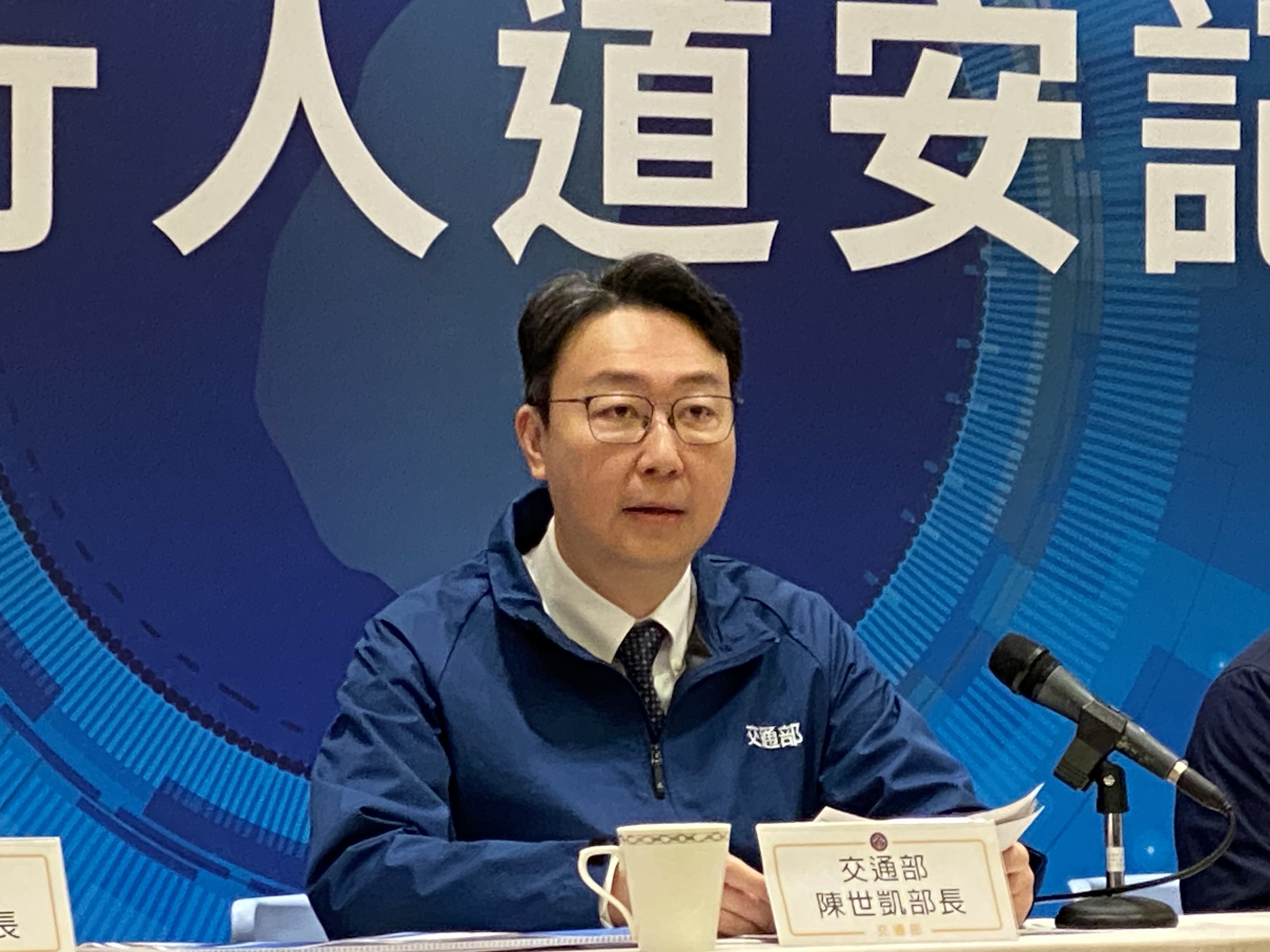 交通部長陳世凱7日宣布推出「行人道安3支箭」。(吳琍君 攝)