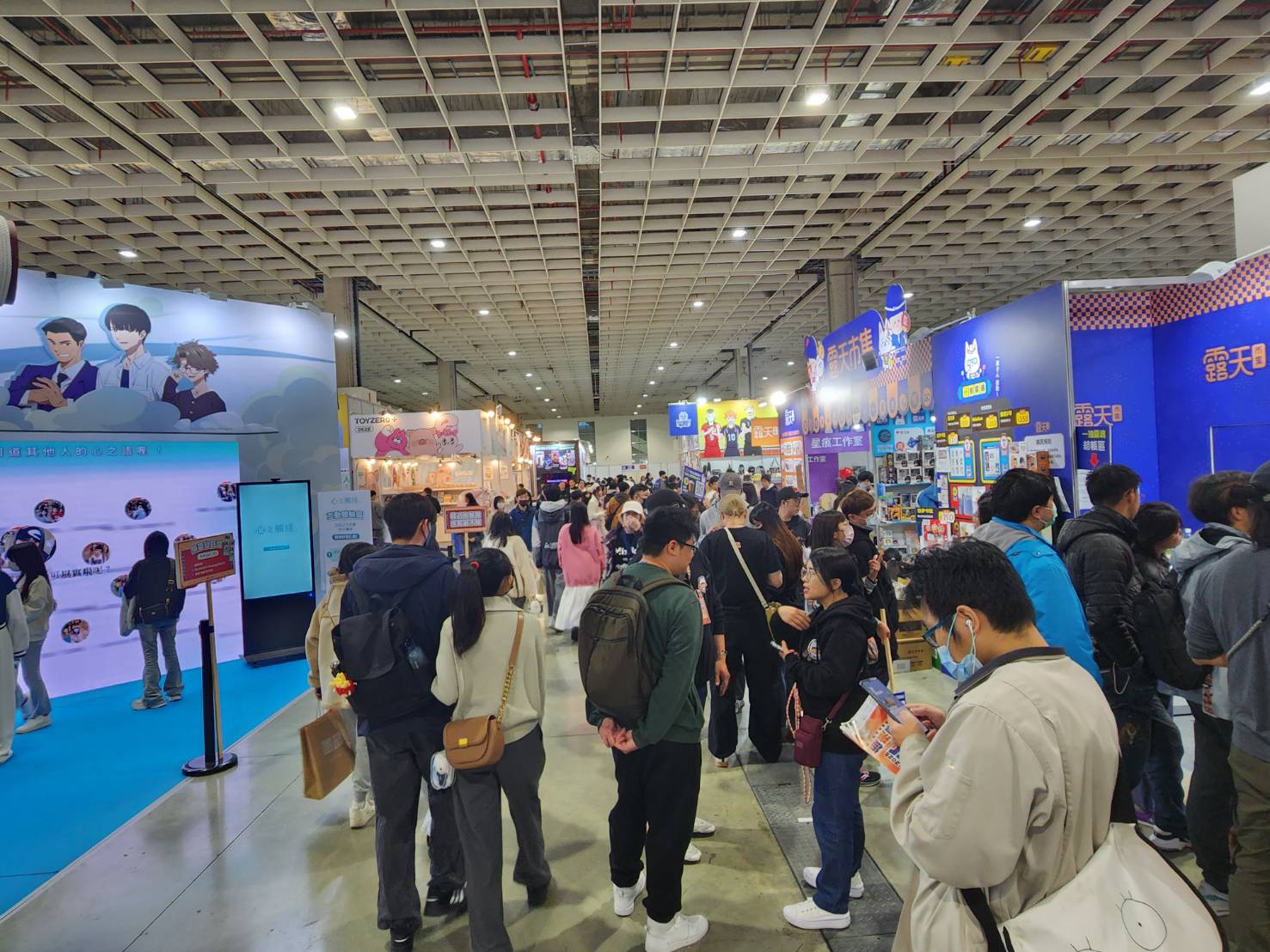 5天展期的2025台北國際動漫節共吸引48萬5千次的人潮，整體營業額估達到原先預期的新台幣2.5億。(江昭倫 攝)