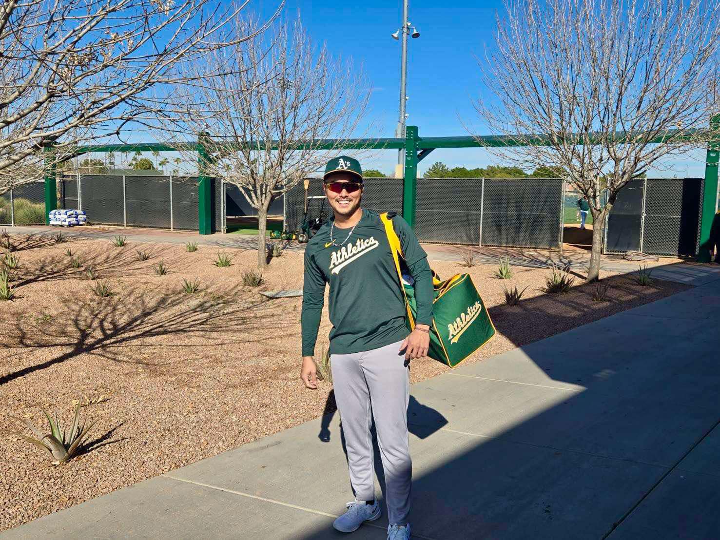 旅美捕手林家正與MLB運動家簽約，目前已經抵達球隊位於亞利桑那州鳳凰城的春訓基地，準備參加首次大聯盟春訓邀約，但也因此無法披上國家隊戰袍參與經典賽資格賽。(擷取自林家正臉書)