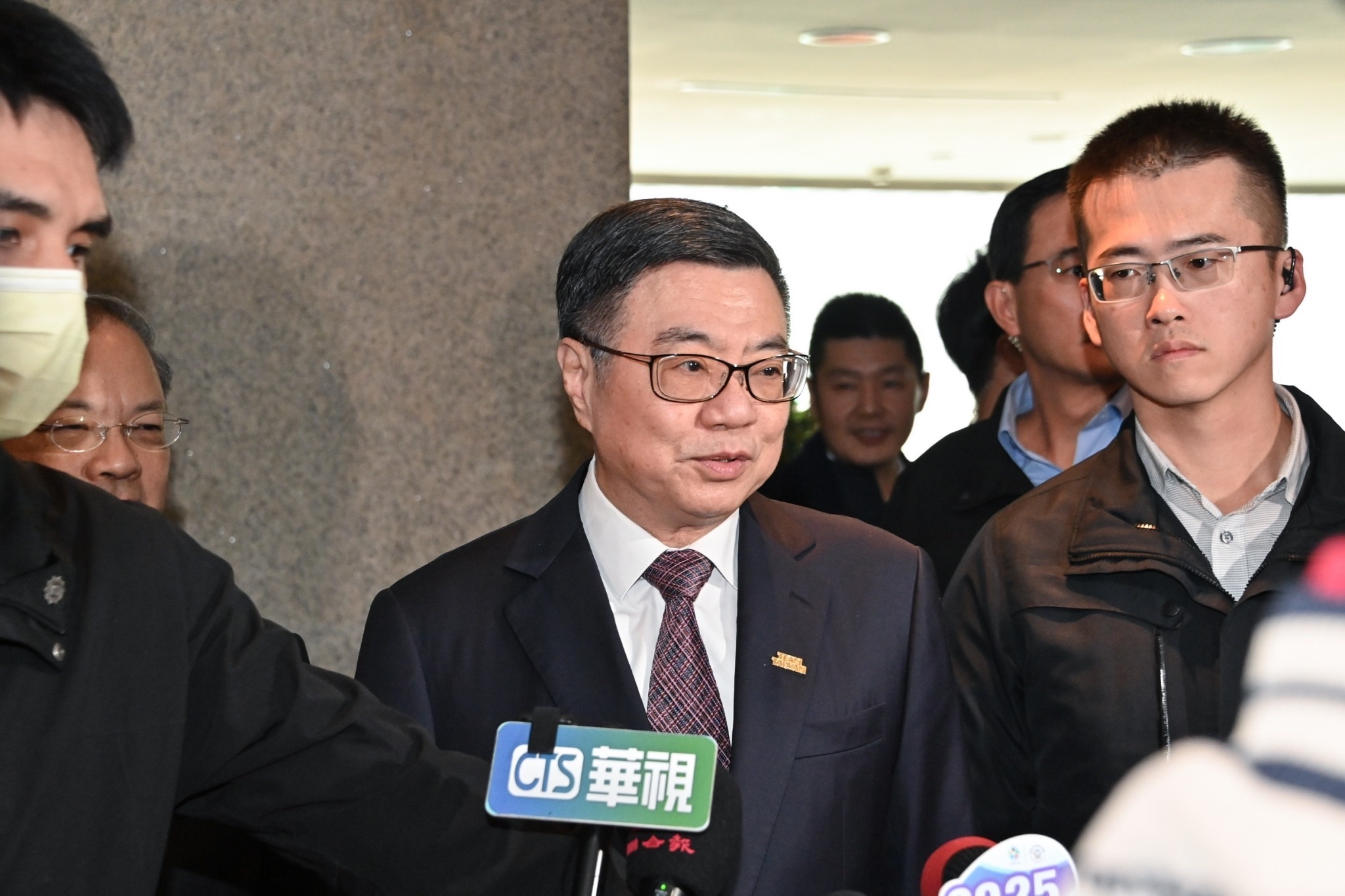 針對總預算僵局，行政院長卓榮泰11日表示，正在集思廣益，希望有好結果。(行政院提供)