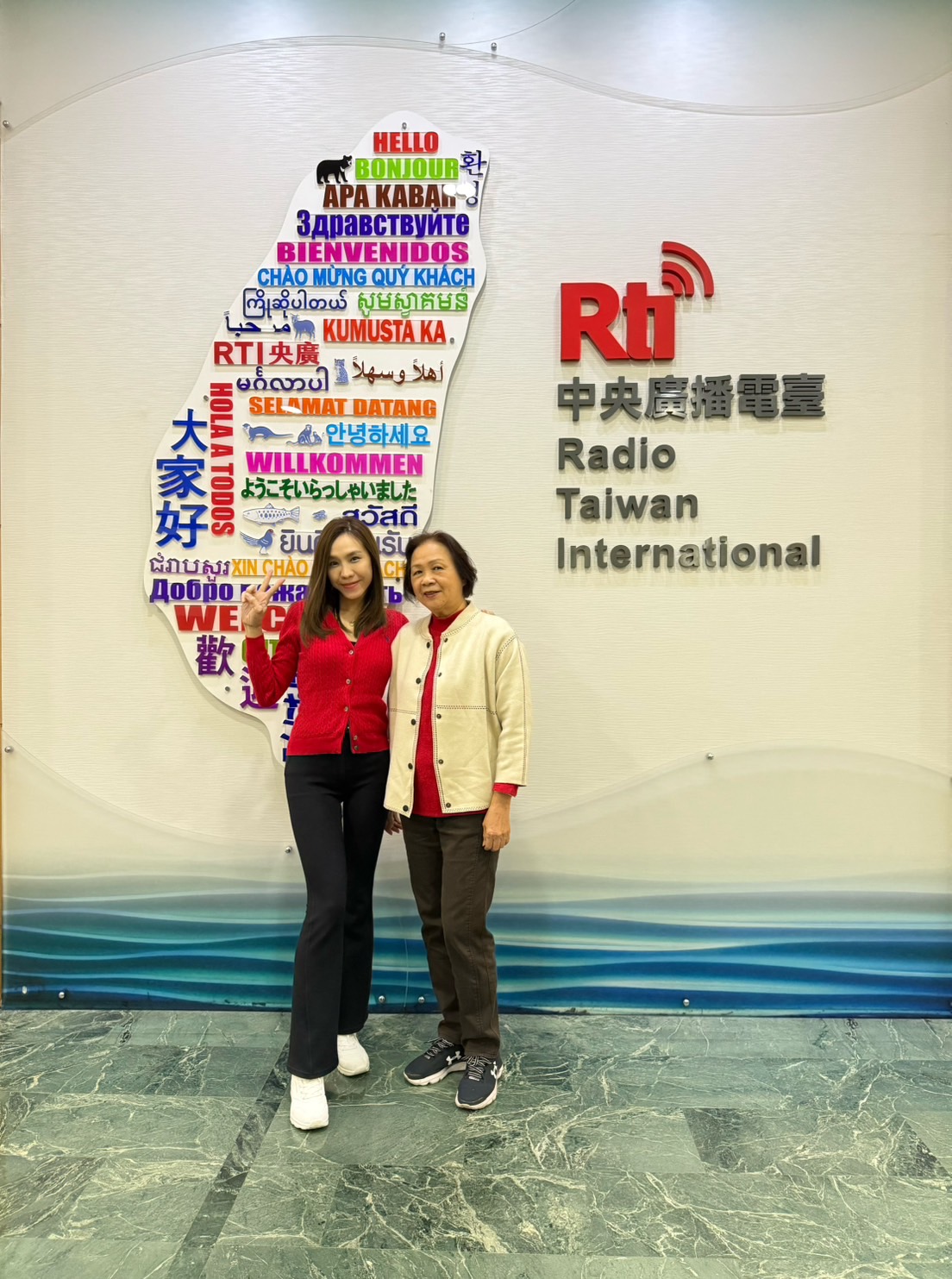 央廣越南語主持人范瑞薔薇(左)邀請公視越南語節目編輯陳梅(右)暢談越南人怎麼過元宵節。(Rti)