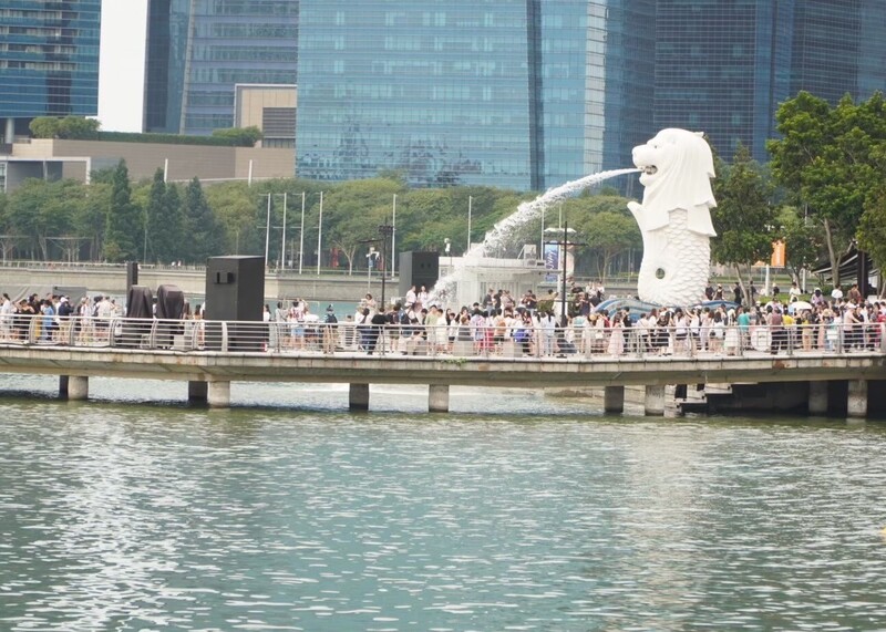 新加坡宣布下修對今年的經濟成長預估。圖為新加坡知名景點魚尾獅公園。(圖：中央社)