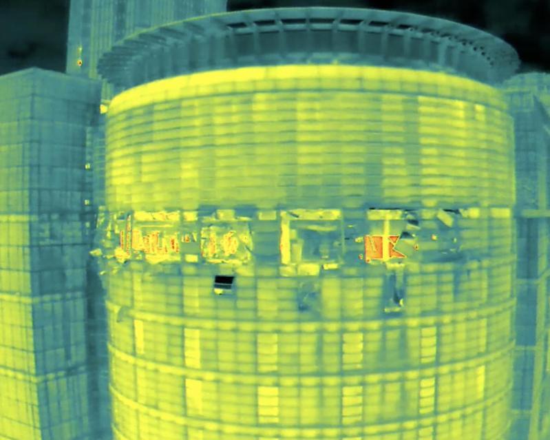 台中消防局使用熱顯像儀空拍，發現新光三越氣爆後內部溫度並不高。圖／台中消防局 提供