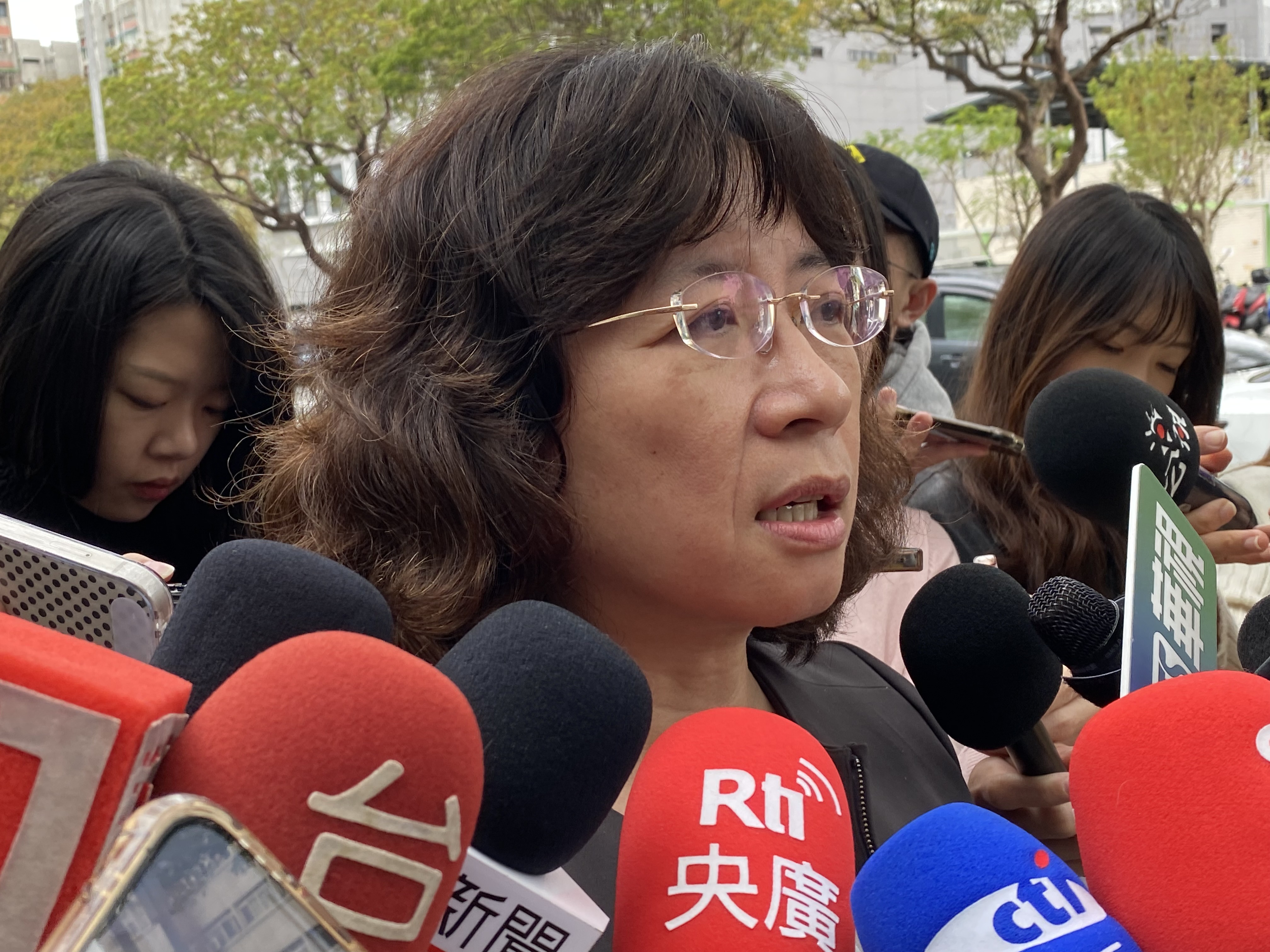 民航局長何淑萍14日發布去年空運市場復甦情況，其中國際線運量已上看疫情前的9成，預估今年即可重返疫情前的榮景；至於兩岸航班迄今僅恢復到疫情前的5成。(吳琍君攝)