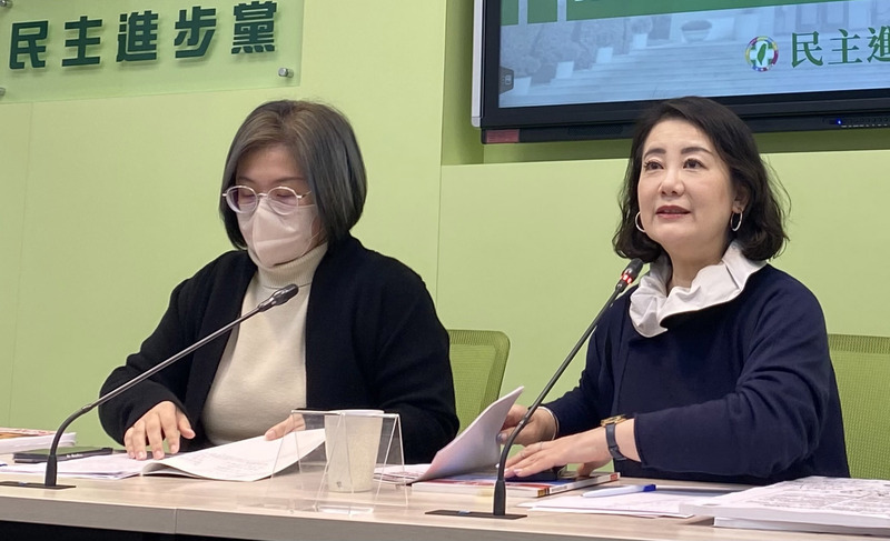 民進黨立法院黨團幹事長吳思瑤(右)、書記長陳培瑜(左)。資料照。(圖：中央社)