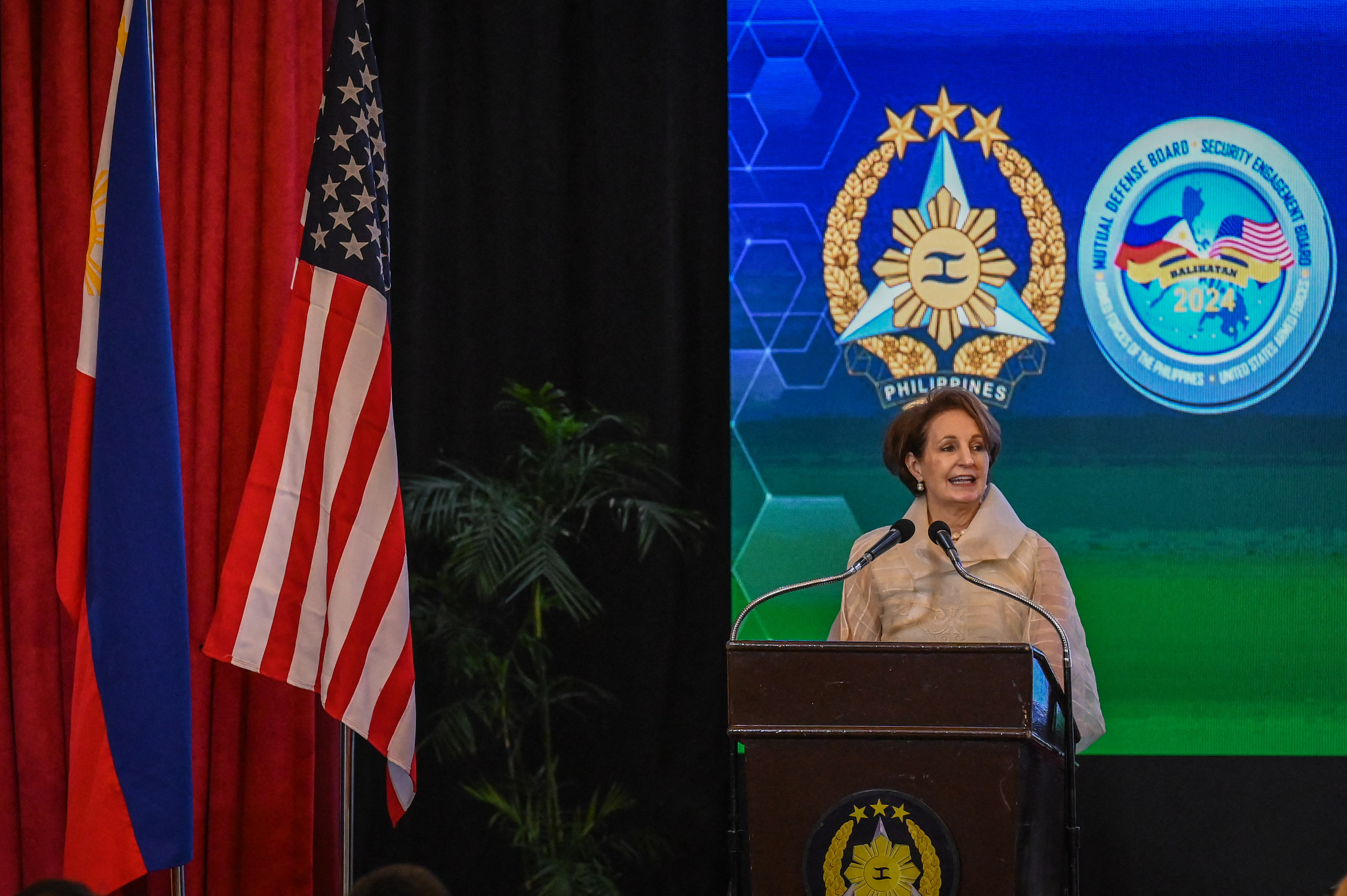 美國駐菲律賓大使卡爾森(MaryKay Carlson)。(AFP)