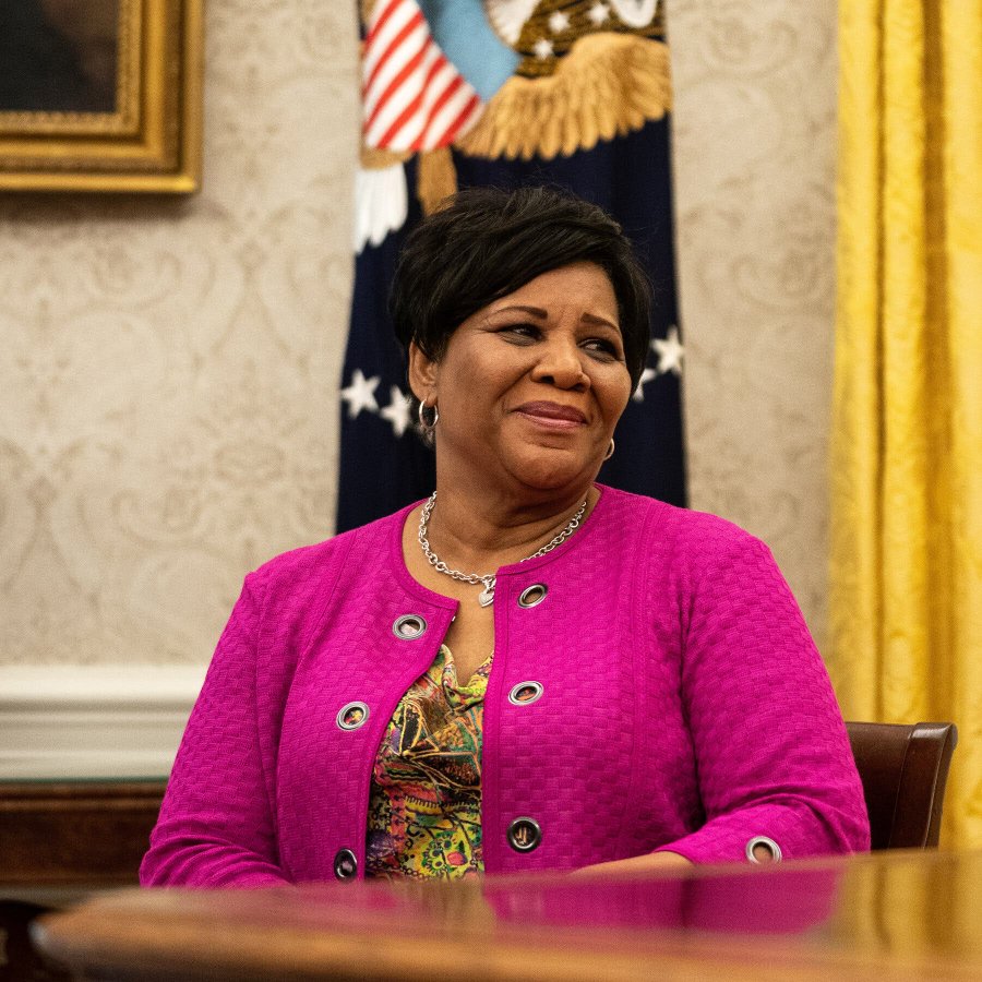 美國總統川普(Donald Trump)20日表示，他已任命艾莉絲．瑪麗．強生(Alice Marie Johnson)(圖)為「赦免沙皇」(pardon czar)。(圖 : X平台/@watson_view)