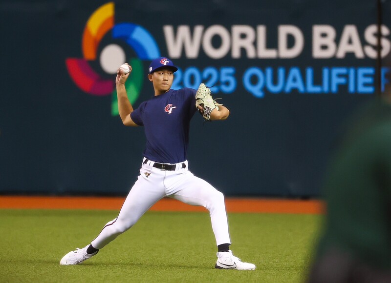 世界棒球經典賽資格賽（WBCQ）台灣隊22日第2戰將對上南非，預計由陣中美職奧克蘭運動家隊投手沙子宸（圖）掛帥先發。圖為沙子宸21日賽前練投。 (圖：中央社)