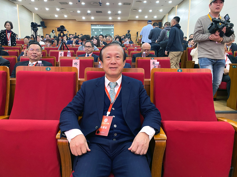 全國商總榮譽理事長賴正鎰24日表示，台灣對中國大陸順差去年已降至700億美元，仍須重視兩岸貿易；台商在陸的競爭優勢逐漸消失，台灣須進行技術轉型，並呼籲政府給予補助。 (圖：中央社)