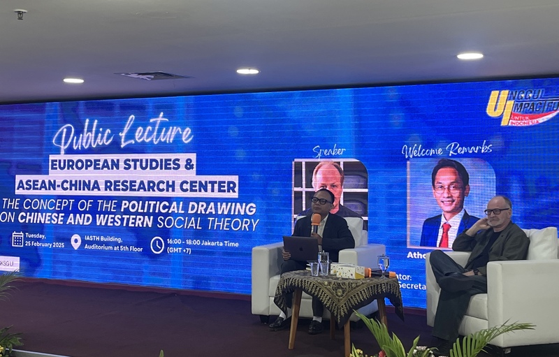 英國倫敦大學金匠學院與北京首都師範大學文學院聯合教授達頓（Michael Dutton，右）25日受邀至印尼大學舉行新書「政治之書：理論下的中國」分享會。 (圖：中央社)