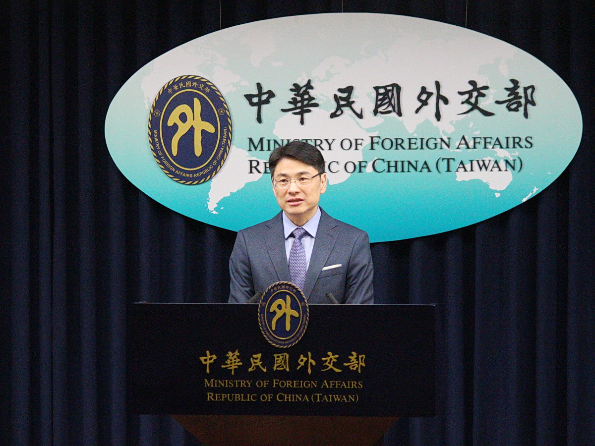 外交部發言人蕭光偉25日呼籲各界能誠心為教宗的健康祈禱 (央廣記者王照坤 攝)