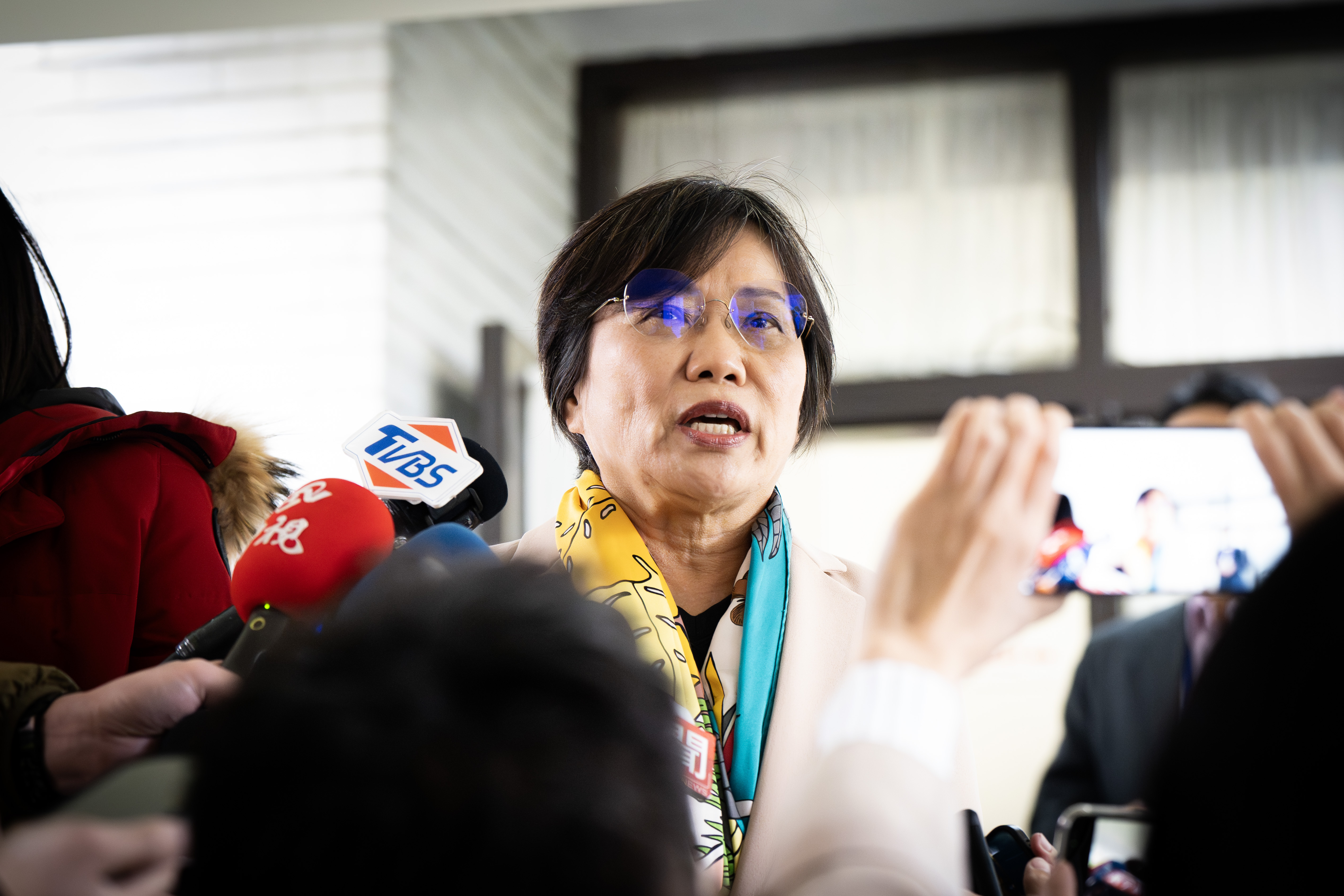 內政部長劉世芳，25日上午於立法院受訪時表示，行政院正在召集內政部、中選會、陸委會等單位，共同討論《政治獻金法》的修法方向，但也會對境外勢力可能的影響做審慎評估。(記者楊仁翔 攝)