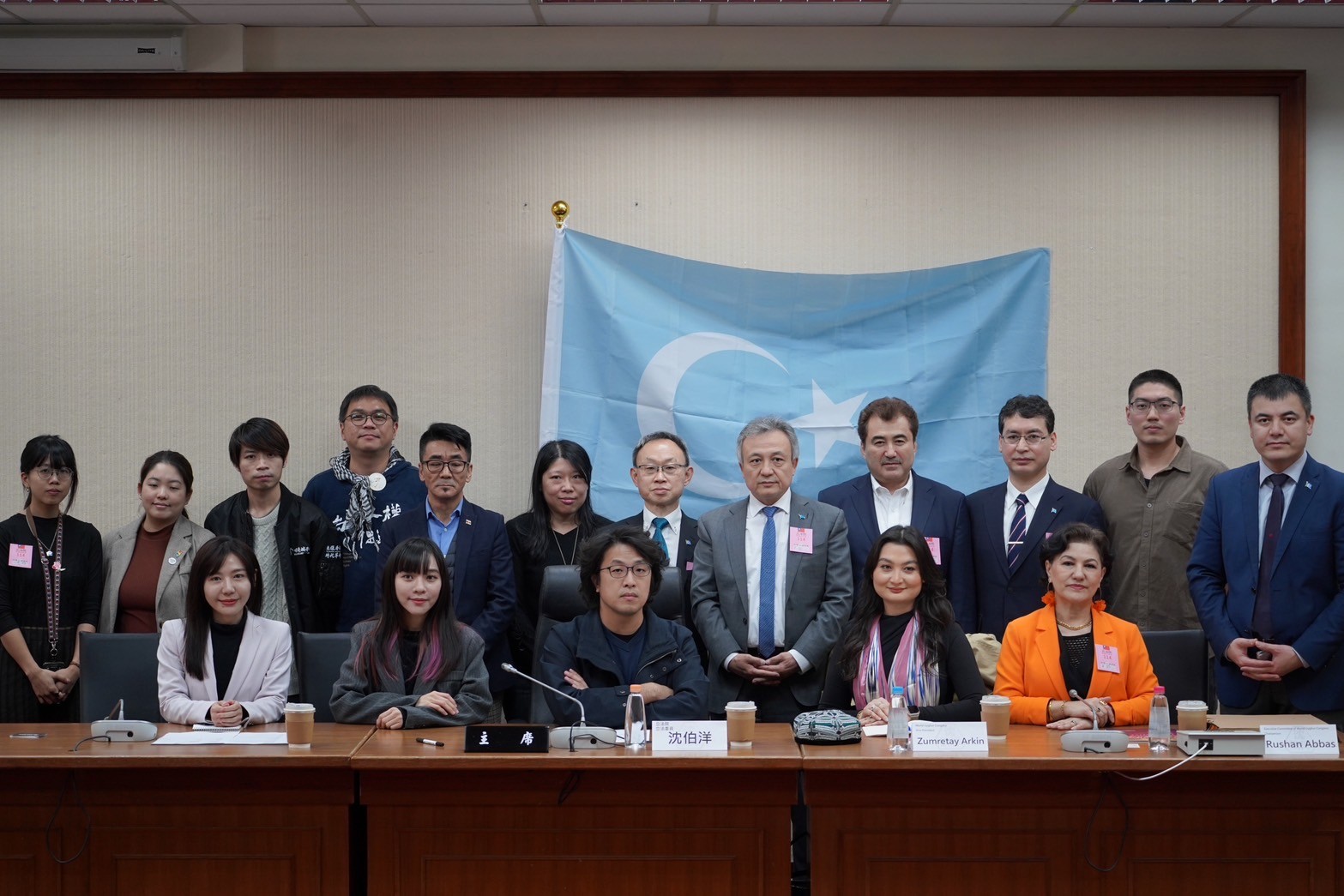 立法院第十一屆的「台灣國會維吾爾連線」成立近一週年，今天(25日)與世界維吾爾代表大會(WUC)代表在立法院進行交流 。（圖：沈伯洋辦公室提供）